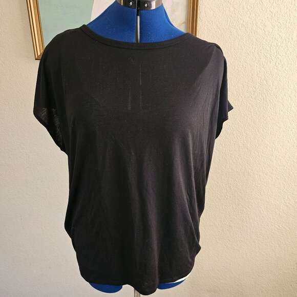 Black old navy activewear tee with open back - Picture 1 of 5